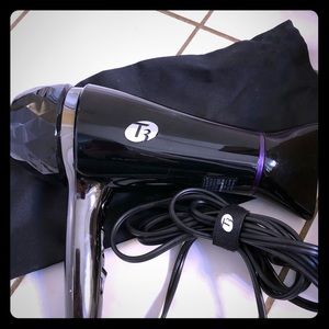 T3 Featherweight Lux 2i hairdryer
